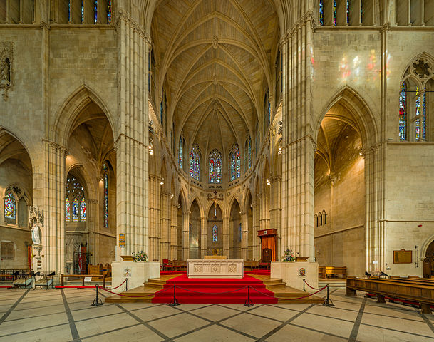 609px-Arundel_Cathedral_Sanctuary,_West_Sussex,_UK_-_Diliff