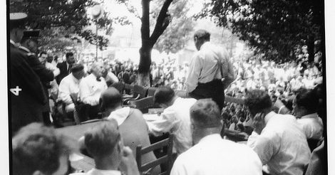 Photo of Clarence Darrow questioning William Jennings Bryan at the Scopes Trial